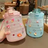 vendite calde Cute Girl with Sticker Straw Pot Belly Cup Bottiglie sportive da 1300 ml Bottiglia d'acqua femminile per bambini con cinturino