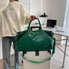 Duffel Väskor resväska 2022 Kvinnokläder för att bära ljus och stor kapacitet PU -bagage Bagduffel