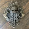 95AA Viking Berserker Double Axe Placca Statua in resina Ornamento Guerriero vintage Valhalla Scultura Figurine Decorazione da parete per 220711