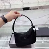 diseñador billetera billetera titular de la tarjeta monederos Cuero Negro bolso cuerno triángulo logo simple moda cremallera atmósfera luna 0102