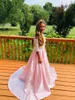 Fashionable Pink A Line Flower Girl Dresses For Wedding Party Gowns Sheer Jewel Neck Floor Length Short Sleeve Lace Appliques Birthday Party First Communion Dress