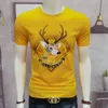 2022 Summer Nya tunna mäns T-shirts Leisure Animation Cartoon Deer Design Rhinestone Design Kort ärm Slim Round Neck Multicolor Youth Style Tees M-4XL