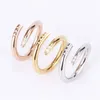 Designer Nails Bague Rose Gold Nail Bague Hommes et Femmes Mode Bijoux en acier inoxydable Design Creative Personnalité Couple EngagementM250K