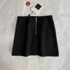 2022 Womens Brand A-Line Mini Skirts Sexy jurken met vintage metalen brief vrouwelijke Milan Runway high-end aangepaste letters ontwerper hoty hot rok s-l maat