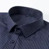 Camicia da uomo classico a maniche lunghe / a righe camicie di abbigliamento di base tasca singola tasca da tasca formale business formale-fit ufficio camicia sociale 220322