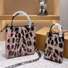 Satchel Mini Bags Crossbody Designer Telefonpåse kamera påse läder lyx mode axel handväskor högkvalitativ brevväska plånbok metalliska leopardhjärtor