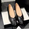 Desinger Flats Ballet Pumps Traps Shouse Женщины стеганые кожаные балерина. Плоские каблуки.