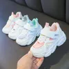 Nuove scarpe per bambini primaverili per ragazze Scarpe sportive Moda Scarpe per bambini traspiranti Fondo morbido Scarpe da ginnastica casual per bambini antiscivolo