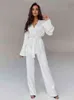 Hiloc eleganta vita byxor passar flare långa ärmar kvinnor pyjamas hemdräkt lös kimono mantel sätter satin pyjamas med byxor 2022 l220803