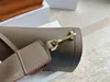 Crossbody مثلث قفل حقائب كتف المرأة حقيبة يد جلدية مصمم العلامة التجارية Crobody حاملات نسائية حامل بطاقة في الخارج