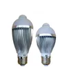 B22 E27 85-265V 5W / 7W LED-lampen infrarood PIR Human Motion Light Sensor Auto Detectie Bulb Lamp Wit / Warm Wit