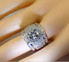 Çarpıcı El Yapımı Bant Yüzük Moda Takı 925 STERLING Gümüş Popüler Yuvarlak Kesilmiş Beyaz Topaz CZ Diamond Full Taş Taşları Erkekler Weddi1083147