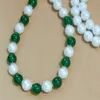 Ręcznie wiązany naszyjnik Naturalny 8-9 mm biała skorupa Pearl i zielony Jade Swater łańcuch 18 cali