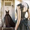 Vintage A-Line Wedding Dresses 2022 Ny ankomst svart tyllspetsapplikation billig gotisk pärlstav rygglös långa brudklänningar anpassade sveptåg