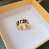 2022Luxury Designer Rings Engagement Party Anniversary Couple's Ringsイエローゴールドレター女性のためのサイズ6-8の宝石箱