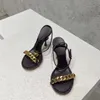 Nuovi sandali con tacco alto da donna in stile europeo e americano Design del tavolo con suola in gomma set completo di squisiti sandali con catena d'oro in pelle verniciata