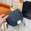 Klassiska handväskor Kvinnor Designerväska Kornen Caviar Boy Crossbody Bags Flack Gold-Tone Metal Chains Handväska Tidlös diamant quiltning axelväska för kvinnor