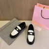 2022 مصممين ينزلقون على أحذية مسطحة نساء Miues Miues Gold Laiders Heels Heels Dress Shoes Black White Soft Platform chunky with