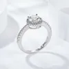 Bague en argent Sterling de luxe 925 prix de gros 9mm diamant synthétique rond bagues de fiançailles Moissanite