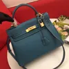 Qualidade superior bolsa tote bolsa feminina crossbody sacos de couro genuíno ouro ferragem chave trava alça removível moda letras clássico 244i