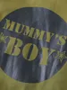 カモフラージュキャップと赤ちゃんの男の子のベットジャンプスーツ