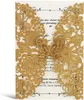 Wishmade 50 peças cartões de convites de casamento com corte a laser e glitter com design de flores de renda borboleta azul real prateado para festa de aniversário 8544470