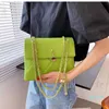 Bolso de hombro rectangular verde plano Bolsos de mensajero con tapa de cuero de PU Diseño de sutura aleación de billetera + CADENA DE CUERO Monedero de mujer de estilo simple 636