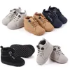 Småbarnskor Klassisk nyfödd första Walker spädbarn mjuk sulad anti-slip baby skor för tjejpojkar sport sneakers crib bebe sko 2pairs/parti