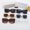 Lyxvarumärkesdesigner Solskyddsmedel Solglasögon Eleganta glasögon Fashionobjekt för Man Woman 6 Färg Valfritt med låda