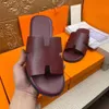 2022s Hochwertige Sommer -Männer Pantoffeln gemacht Flat Hollow Sandals Designer Brand Classic MEN'S Drag JL0009
