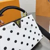 Designer de luxo Bola mulher bolsas de ombro de couro de alta qualidade Cadeia de ponto preto Crossbody Clamshell Pochette carteira