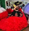 黒と赤のメキシコのQuinceaneraのドレスチャルロの花のアップリケのフリル恋人刺繍Vestidos de 15AñosSweet 16 Brithday Prom Dress