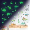 어두운 스티커에 빛나는 공룡 빛 침실 아이 방 장식 형광 만화 데칼 홈 장식 빛나는 스티커 220523