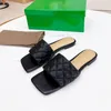Sandálias de designer famoso feminino sandálias de salto plano para mulher couro real sólido verão luxuoso sapato chinelo sola de borracha sapatos com caixa