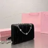 Axelväskor klassiska underarmsäck kvinnor designer handväskor totes mode kristall dekorativ kedja crossbody väska purses 220704