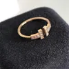 anello con Fritillaria bianca tempestata di diamanti in gioielli anello di coppia