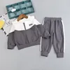 Bahar Sonbahar Bebek Erkek Kızlar Giyim Çocukları Mektup Hoodies Ceket Pantolon 2 PCS Setler Toddler Moda Kostümü Çocukların Takipleri 220620