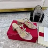 2022 최고 품질의 플립 플롭 슬리퍼 여자 샌들 남성 패션 실내 신발 검은 고무 아파트 슬립 YH211121