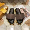 Zapatillas Zapatillas para mujer Zapatos de casa Versión de diseñador Sandalias Diseño de hebilla impresa Suela suave Moda para mujer Zapatillas para mujer Chanclas 35-42