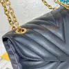 Bolsos de hombro con cadena para mujer, bolsos cruzados de piel auténtica para mujer, bolso cuadrado pequeño, bolso de mano con diseño de ondas a la moda de Metal con letras