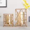 Portacandele Portacandele in ferro dorato Candeliere geometrico europeo Romantico bicchiere di cristallo Decorazione della casa Decorazione della tavolaCandela