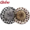 Geebro moda feminina desleixada boina chapéu de leopardo Inverno em estilo francês Caps para meninas senhora mulher com pompom de pele de verdade j220722