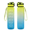 Bottiglia d'acqua in materiale Tritan con indicatore del tempo Bottiglia a tenuta stagna per sport fitness Bottiglia d'acqua motivazionale con indicatore del tempo 220425