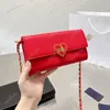 Bolsa de ombro de alta qualidade Mulheres Bolsas de moda cruzadas Bolsas de moda Bolsas de mensagens de mensagens de coração Hasp Designer de luxo Cross Body Leather Purse Mini Pochette 5 cores