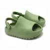 Sommaren 2022 Nya pojkar och flickor Trend Jelly Shoes Children's Sandals Fashion Beach Kids Soft Shoes SO029 G220523