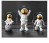 1pc résine astronaute Figure Statue Figurine Spaceman Sculpture jouets éducatifs bureau décoration de la maison modèle enfants cadeau 220628