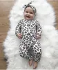 2st födda baby flickor kläder set bomull hjärtan tryck spädbarn lång ärm jumpsuit pannband småbarnskläder 220507
