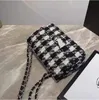 Sacchetti di design in tweed di moda 25 cm Multicolore patchwork borse trasversale a traversa in metallo in metallo di lusso borse a doppio patta per levate classiche per donne
