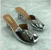 2022 Ny design Kvinnor Mode Heels Sandaler Flickor Casual Summer Gold Fisk Pee Toe Tofflor Kort Heel Shoe Lady's Silver Slides Storlek 42 41 9us Mönster Ingen Box # H04