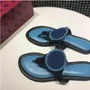 2021 Högkvalitativ designer 10 färger ihåliga flip flops lämpliga för att bära gummisandaler, slitstarka tofflor i sommar indoo det box